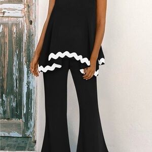 Black and White Flared 2 piece outfit! Perfect for beach trips or summer parties